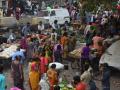 Coronavirus : लॉकडाऊनचे तीन तेरा! खरेदीसाठी नागरिकांची झुंबड - Marathi News | coronavirus scare People crowd in markets for grocery items in maharashtra sss | Latest maharashtra Photos at Lokmat.com