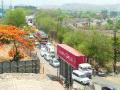 खोपोली-पेण-पाली रस्ता, द्रुतगती मार्गावर वाहतूककोंडी - Marathi News | Khopoli-Pen-Pali road, transporters on the fast track route | Latest raigad News at Lokmat.com