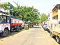 तुर्भे गावाला अवैध पार्किंगचा विळखा - Marathi News |  Check illegal parking in Turbhe village | Latest navi-mumbai News at Lokmat.com