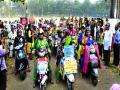 दुचाकी रॅलीत महिलांची फॅशन परेड, पनवेलमध्ये अनोखे आयोजन - Marathi News |  Fashion Parade of Women in Bike Rally, Unique Events in Panvel | Latest navi-mumbai News at Lokmat.com