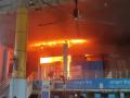 रेल्वे स्थानकात आग लागली पळा... पळा... धुराचे लोट, प्रचंड गोंधळ - Marathi News | fire breaks out in a railway station Smoke, huge commotion in lokmanya tilak terminus mumbai | Latest mumbai News at Lokmat.com
