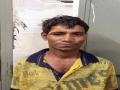 मोबाइल चोरास रंगेहाथ पकडले; डोंबिवली रेल्वे स्थानकातील घटना - Marathi News | Mobile thief caught red-handed; Incident at Dombivli railway station | Latest crime News at Lokmat.com