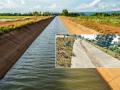 सहा महिन्यातच कालवा सिमेंट अस्तरीकरणाच्या कामांना भेगा ! - Marathi News | Break the canal cement lining works in six months! | Latest bhandara News at Lokmat.com