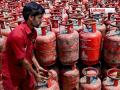 एलपीजी सिलिंडरचा तुटवडा दूर करण्याची केंद्र सरकारची ग्वाही - Marathi News | Central government assures to eliminate LPG cylinder shortage | Latest nagpur News at Lokmat.com