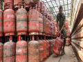 LPG Gas Cylinder: गॅसचा झटका! आता १४ किलोच्या सिलेंडरमध्ये मिळणार फक्त १० किलो गॅस? ३० दिवसांनी करावी लागणार बुकिंग - Marathi News | LPG Shock 14kg Cylinders May Soon Hold Only 10kg Gas Amid Iran Crisis | Latest national News at Lokmat.com