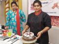 सखींना मिळाले केक, अगरबत्ती मेकिंगचे धडे - Marathi News | Sakhi received cake, incense making lessons | Latest mumbai News at Lokmat.com