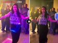 पार्टीत वाजलं 'डोला रे डोला' गाणं, माधुरी दीक्षितला आवरला नाही मोह, असा डान्स केला की सगळे पाहतच राहिले - Marathi News | madhuri dixit dance on dola re dola devdas movie song in party video viral | Latest filmy News at Lokmat.com