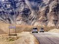 Travel : लडाखमध्ये इंजिन बंद असूनही गाड्या आपोआप चढतात डोंगर; या 'मॅग्नेटिक हिल'चं रहस्य काय? - Marathi News | Travel: In Ladakh, cars automatically climb mountains even with the engine off; What is the secret of this 'Magnetic Hill'? | Latest travel Photos at Lokmat.com