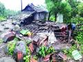 महाडमध्ये घर कोसळले - Marathi News | The house collapsed in Mahad | Latest raigad News at Lokmat.com