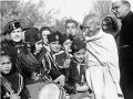 महात्मा गांधींच्या विचारांचे आचरण व्हायला हवे - Marathi News | The thoughts of Mahatma Gandhi should be practiced | Latest editorial News at Lokmat.com