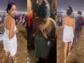 Maha Kumbh : महाकुंभमध्ये फक्त टॉवेल गुंडाळून मुलीने स्नान केले; लोकांनी संताप व्यक्त केला, म्हणाले, हा गोवा...." - Marathi News | Maha Kumbh 2025 Girl bathes in Maha Kumbh wrapped in just a towel People express anger viral video | Latest social-viral News at Lokmat.com