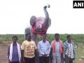 ...म्हणून शेतकऱ्यांनी शेतात उभारली हत्तीची मूर्ती - Marathi News | villagers have built a statue of an elephant near their farms at mahasamund district in chhattisgarh | Latest national News at Lokmat.com