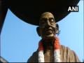 केरळमध्ये समाजकंटकांकडून महात्मा गांधींच्या पुतळ्याची विटंबना - Marathi News | Kerala : A statue of Mahatma Gandhi was damaged by unknown persons in Thaliparamba area of Kannur | Latest national News at Lokmat.com