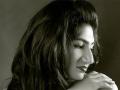 ती फुटपाथवर झोपली! लोक म्हणाले, सलमान खान से बचकर रहना...!! - Marathi News | mahika sharma shares pictures lying on road read funny comments on social media | Latest filmy News at Lokmat.com