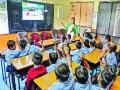 झोपडपट्टी परिसरातील शाळा बनली ‘हायफाय’ - Marathi News | Schools in the slum area become 'new look' | Latest pimpri-chinchwad News at Lokmat.com