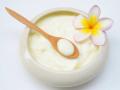 दुधाची साय त्वचेसाठी ठरते वरदान, असा करा वापर! - Marathi News | Malai is very beneficial for healthy skin | Latest beauty News at Lokmat.com