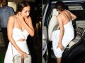 कॅमेरा पाहताच मलायकाला भरली धडकी, त्यानंतर दिल्या अशा पोझ - Marathi News | Caught On Camera See How Malaika Arora Behaviour Change Infrot Of Media Camera | Latest filmy Photos at Lokmat.com