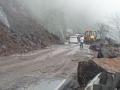माळशेज घाटातील दरड हटवल्याने वाहतूक सुरू, पर्यटकांना बंदी - Marathi News | debris removed in Malshej Ghat | Latest thane News at Lokmat.com