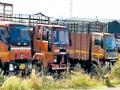 कोरोनामुळे सोलापुरातील तीस हजार मालवाहतूक वाहनांना ब्रेक - Marathi News | Corona brakes 30,000 freight vehicles in Solapur | Latest solapur News at Lokmat.com