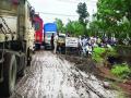 माणगाव-चांदोरे रस्त्यावर जीवघेण्या खड्ड्यांचे साम्राज्य - Marathi News | potholes Empire On Mangaon-Chandore road | Latest raigad News at Lokmat.com