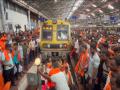 Mumbai Local: मराठा आंदोलनामुळे मुंबईची लाईफलाईन खोळंबली! सीएसएमटी स्टेशनवर पोलिसांचा मोठा बंदोबस्त - Marathi News | Mumbai's lifeline disrupted due to Maratha agitation! Heavy police deployment at CSMT station | Latest mumbai News at Lokmat.com