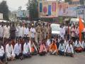 मराठा आरक्षणाला पाठिंबा देण्यासाठी पन्हाळा तालुका सकल मराठा बांधवांच्यावतीने रास्तारोको - Marathi News | Rastraroko on behalf of Panhala taluka Sakal Maratha brothers to support Maratha reservation | Latest kolhapur News at Lokmat.com