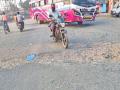 खराब रस्त्यांमुळे मराठवाड्यात उद्योग - व्यवसायांवर परिणाम - Marathi News | Bad roads affect industries and businesses in Marathwada | Latest maharashtra News at Lokmat.com
