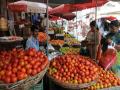 राज्यात टोमॅटोचा तुटवडा, उच्चांकी दरवाढीने टोमॅटो ‘लालेलाल’ - Marathi News | Shortage of tomatoes in the state, tomatoes high price hike | Latest navi-mumbai News at Lokmat.com