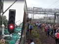 Mumbai Local Train Update मध्य रेल्वेची वाहतूक विस्कळीत; माटुंग्याजवळ ओव्हरहेड वायरवर बांबू पडल्याने लोकलच्या रांगा - Marathi News | Mumbai Central Railway traffic disrupted Technical failure at Matunga | Latest mumbai News at Lokmat.com