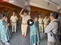 Video : इथे सुरक्षारक्षक का नाही? महापौरांचा अधिकाऱ्यांना सवाल - Marathi News | pune mayor news video Why are there no security guards here Mayor questions officials | Latest pune News at Lokmat.com
