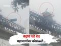 वादळी वाऱ्यात पुणे मेट्रोचा निष्काळजीपणा उघड;महामार्गावर कोसळले पत्रे, नागरिक थोडक्यात बचावले - Marathi News | Pune Metro's negligence exposed in storm; Letters fall on highway, citizens narrowly escape | Latest pimpri-chinchwad News at Lokmat.com