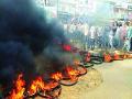 विदर्भात उत्स्फूर्त बंद; जाळपोळ   - Marathi News |  Vidarbha spontaneous shutdown; Arson | Latest nagpur News at Lokmat.com