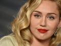 ...आणि त्याने अभिनेत्रीला बळजबरीने केले किस, व्हिडीओ व्हायरल - Marathi News | Miley Cyrus forcibly kissed, groped by fan during Barcelona trip with Liam Hemsworth | Latest filmy News at Lokmat.com