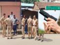 Sangli: मिरजेत पूर्ववैमनस्यातून तरुणांच्या दोन गटात हाणामारी, गावठी पिस्तुलातून गोळीबार - Marathi News | Clashes between two groups of youths over past enmity in Miraj Sangli, firing from a pistol | Latest sangli News at Lokmat.com