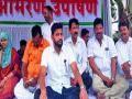 मिरजेत राष्टवादीच्या नगरसेवकांचे महापालिकेविरुध्द बेमुदत उपोषण - Marathi News | Barbaric fasting against the municipal corporation of the Nationalist Congress Party | Latest sangli News at Lokmat.com