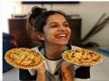 सिद्धार्थ चांदेकर सांगतोय, आता माझी ही काळजी मिटली - Marathi News | Siddharth Chandekar post mitali mayekar pic on instagram with pizza in hand | Latest filmy News at Lokmat.com