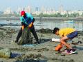 मिठी नदीच्या स्वच्छतेसाठी तरुणाईने घेतला पुढाकार - Marathi News | The youth took initiative to clean the Mithi river | Latest mumbai News at Lokmat.com