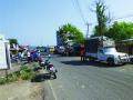 रुंदीकरणात शेतजमिनी बाधित, शेतकऱ्यांचे शासनाला निवेदन - Marathi News |  Farmers interrupted for widening, farmers' request to government | Latest raigad News at Lokmat.com