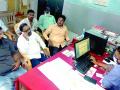 बंदर निरीक्षकांना विचारला जाब, मनसे पदाधिकाऱ्यांची धडक - Marathi News | Jab asked the port inspector, beating MNS office bearers | Latest sindhudurga News at Lokmat.com