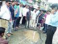 मनसेची खड्डे मोजा स्पर्धा : वडखळ ते पळस्पे महामार्गावर १५,९१० खड्डे! - Marathi News | Vadakhal to Pallaspay on the highway 9,29 pits! | Latest raigad News at Lokmat.com
