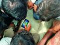 ग्रामीण भागातील चावड्यांवर रंगतोय मोबाइलमधील ‘लुडो  गेम’! - Marathi News | 'Lado Gaming' in mobile phones in rural areas! | Latest vashim News at Lokmat.com