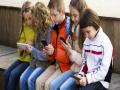 मोबाइलच्या व्यसनापासून दूर राहा - Marathi News | Stay away from mobile addiction | Latest mumbai News at Lokmat.com