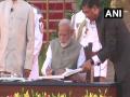 PM Narendra Modi Swearing-in Oath Ceremony Live: मोदी सरकार-2 पर्वाला सुरुवात, पंतप्रधानपदाची नरेंद्र मोदींनी घेतली शपथ - Marathi News | PM Narendra Modi Swearing-in Oath Ceremony Live Updates In Marathi | Latest national News at Lokmat.com