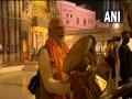 Narendra Modi: आधी ढोल आता डमरू; काशी विश्वनाथ मंदिरात दिसला मोदींचा अनोखा अंदाज,VIDEO - Marathi News | Narendra Modi | Uttar Pardesh election| Vaanasi | PM Narendra Modi plays Damru in Kashi Vishwanath temple, VIDEO | Latest national News at Lokmat.com
