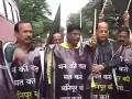 पुण्यात नरेंद्र मोदींच्या दौऱ्याला विरोध; पोलिसांनी आंदोलकांना घेतलं ताब्यात - Marathi News | Protest against PM Narendra Modi's visit to Pune; The police detained the protestors | Latest pune News at Lokmat.com
