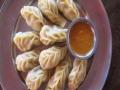 चवीने मोमोज खाताय? वेळीच व्हा सावध अन्यथा पडू शकतं महागात! - Marathi News | momos are harmful for human body and causes to disease | Latest health News at Lokmat.com