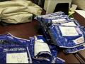 एका कुटुंबाला कचऱ्यात सापडल्या दोन बॅगा अन् उघडून पाहतात तर काय... - Marathi News | us american family got 1 million dollar more than 7 crore rupees on road vrd | Latest international Photos at Lokmat.com