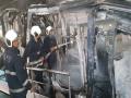 मुंबई : मोनोरेलचे दोन डबे जळून खाक, वाहतूक ठप्प - Marathi News | Mumbai: Two coaches of monorail burnt | Latest mumbai Videos at Lokmat.com