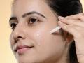 Monsoon skin care : पावसाळ्यात चेहऱ्यावर लावा ५ गोष्टी, कोरड्या-तेलकट त्वचेपासून होईल सुटका- दिवसभर दिसाल फ्रेश - Marathi News | monsoon skin care tips face care routine how to manage oily skin in monsoon best natural face care for rainy days | Latest sakhi Photos at Lokmat.com