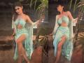 Mouni Royनं गोवा व्हॅकेशनसाठी निवडला असा ड्रेस, ज्याने वेधले सर्वांचे लक्ष - Marathi News | The dress chosen by Mouni Roy for Goa Vacation, which caught everyone's attention | Latest filmy Photos at Lokmat.com